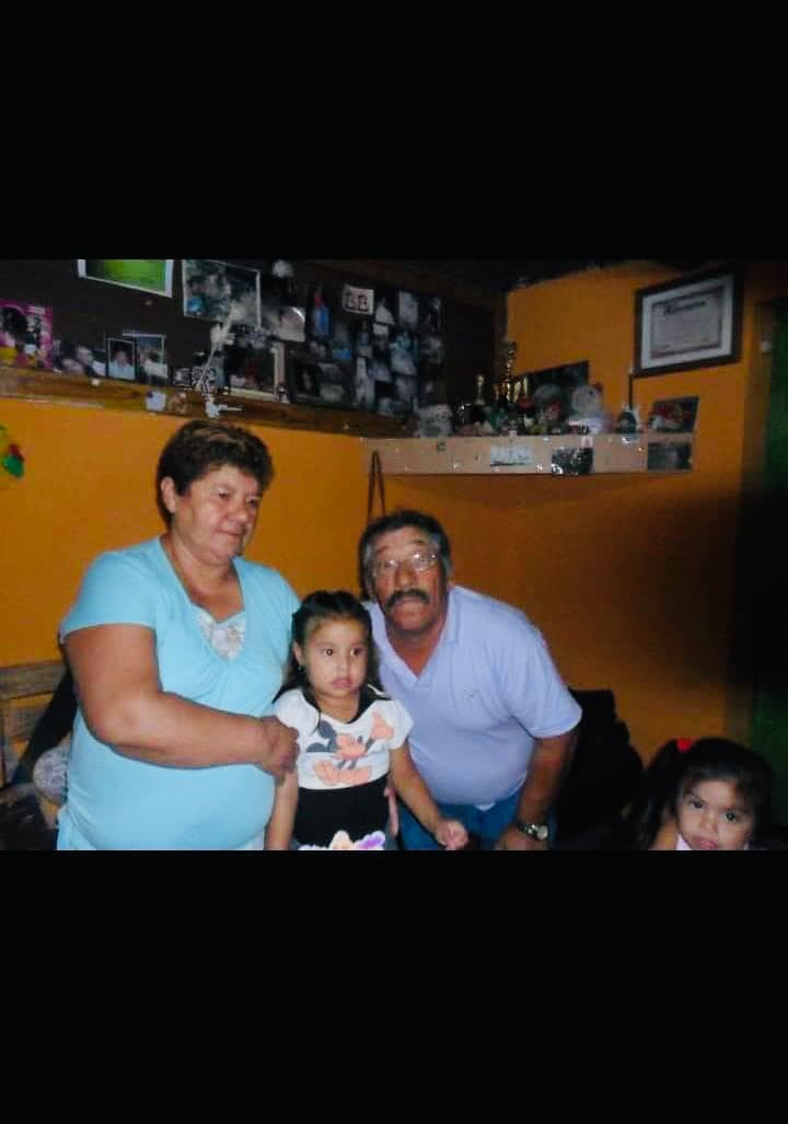amira_beron's tweet photo. Se me fueron ambos, pero una parte de  ustedes siempre vivirá en mi y serán el mejor ejemplo de abuelos que tuve de parte materna durante todos estos años gracias por tanto amor y por tanto ejemplo  hasta que Dios nos permita volver a encontrarnos los amo con toda mi alma. 🤍🕊️ https://t.co/rPrtl2EH1F