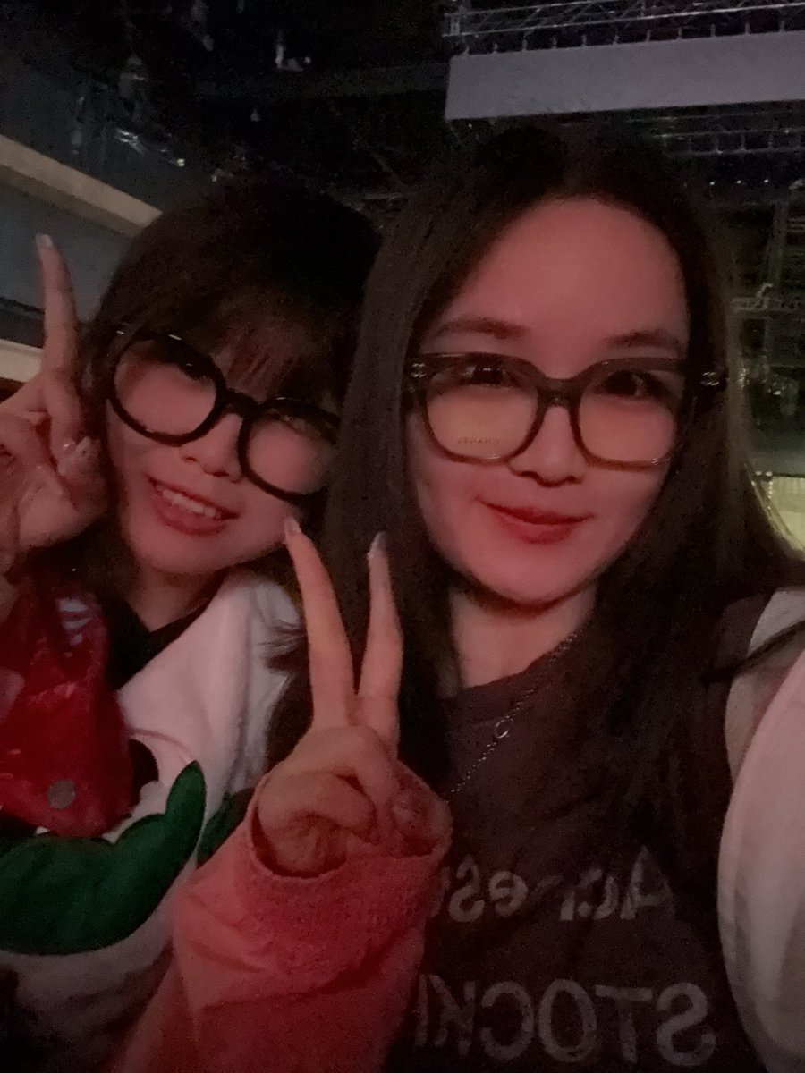 HHua07's tweet photo. Stand by❤️🩵

EMBPFK FEEL THE FUN TOGETHER
#BounPrem 
#FFFPartyConcert2026D2 https://t.co/qJ11xOKi2T