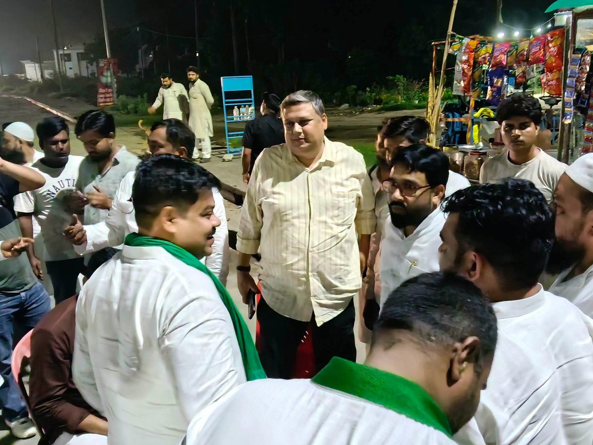 ManmohanJha_MIM's tweet photo. आदरणी प्रदेश अध्यक्ष Shaukat Ali  जी के  विधानसभा 2027 पर चर्चा।
      बैरिस्टर Asaduddin Owaisi Sahab jindabad 
#मुरादाबाद #pura_game_badal_denge #trendingreels #AIMIMUttarPradesh #GhaziabadNews #RampurNews #feshbookreel https://t.co/SU4B5adqpi