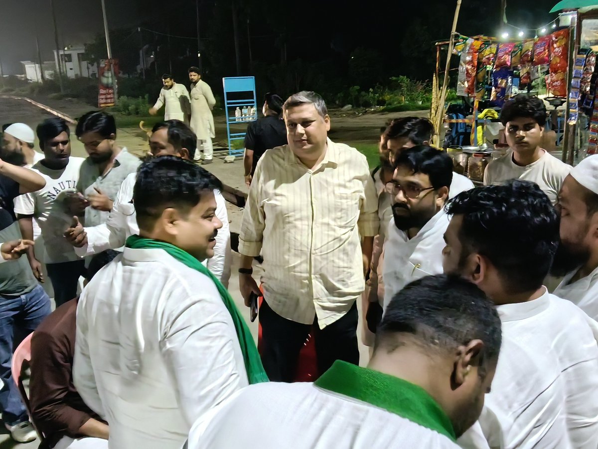 ManmohanJha_MIM's tweet photo. आदरणी प्रदेश अध्यक्ष Shaukat Ali  जी के  विधानसभा 2027 पर चर्चा।
      बैरिस्टर Asaduddin Owaisi Sahab jindabad 
#मुरादाबाद #pura_game_badal_denge #trendingreels #AIMIMUttarPradesh #GhaziabadNews #RampurNews #feshbookreel https://t.co/SU4B5adqpi