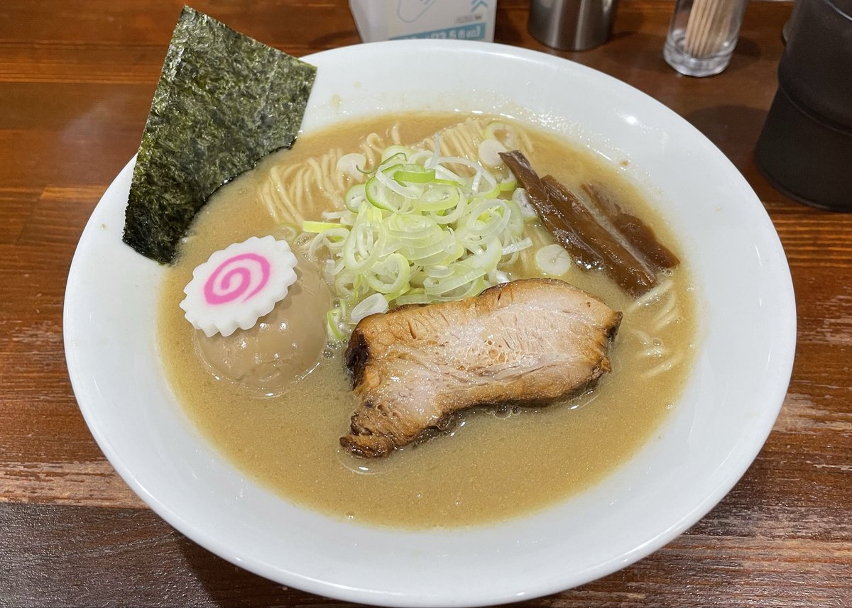 85p_911's tweet photo. いつもの至高の一杯🍜極厚チャーシューがホロホロ♪ https://t.co/16NPhdOw14