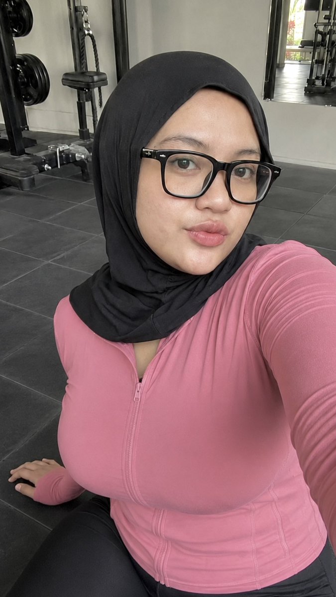 rismyx's tweet photo. gym dayy https://t.co/ux7mcOW4aZ