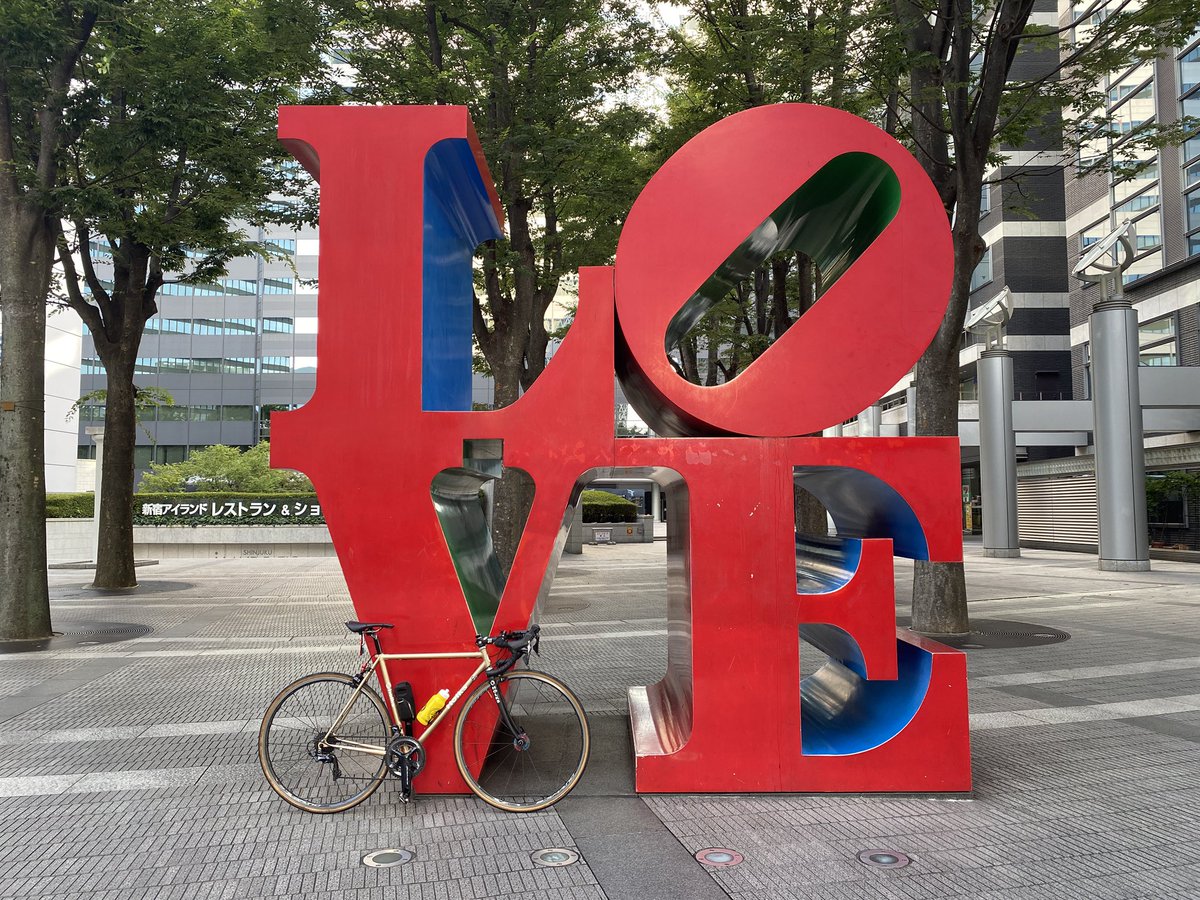 Tomo7A7's tweet photo. 東京に来て20年。

いつまでもお上りさんで、こういうので写真を撮るタイプの私です🚴‍♂️ https://t.co/4KKHezjJGK