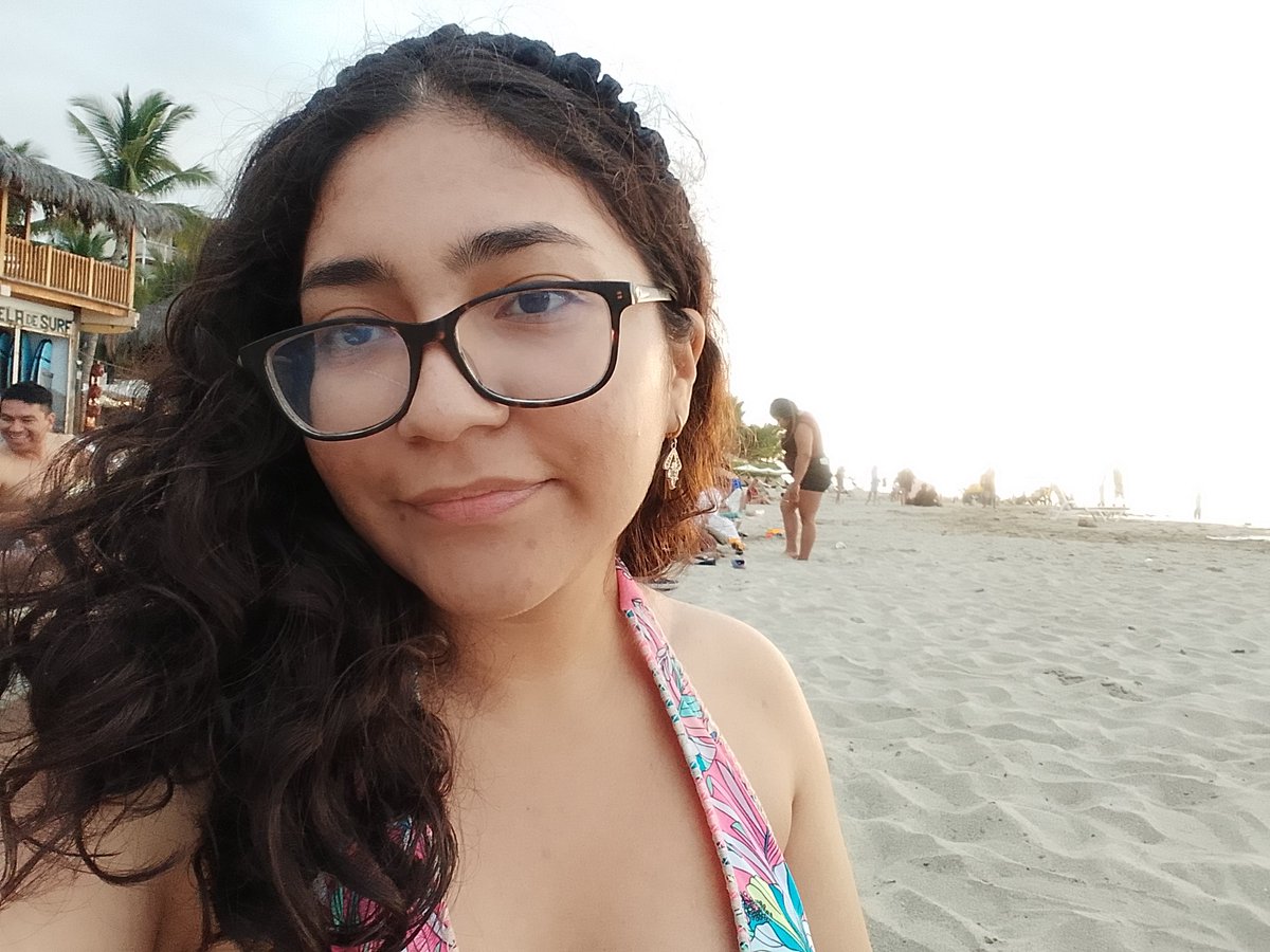 destinyhopeboyd's tweet photo. PERDON POR LLEGAR TARDE SALÍ #integracionpaniquera hola soy Andrea soy de Perú. Soy fan desde 2020, amo a bren y pues encontré una comunidad muy bonita aquí. Mi álbum fav death of a bachelor y mi canción fav Sarah smiles (aunque también say it louder). Hablenme para ser amiguis🤙 https://t.co/l7BD0zxio7