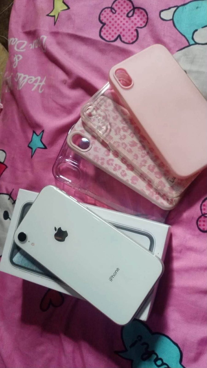 ayampennyet's tweet photo. wts iphone xr 64gb 1,5 minus bh gantian renan aja masi garansi batrai lama masi ada, ga ada minus lagi selain batrai, face id off tt on, kamera &amp; speaker aman, indosat only https://t.co/8rkmOTUG0Y