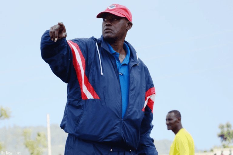 YBurundi's tweet photo. ✝️ Le football burundais perd l'un de ses plus grands maîtres.

Gilbert Kanyenkore, plus connu sous le sobriquet de « Yaoundé », s'est éteint ce samedi 25 juillet 2026 à l'hôpital Bumerec où il était hospitalisé  depuis un certain temps. Il laisse derrière lui un immense héritage. Avec lui disparaît bien plus qu'un entraîneur : un bâtisseur, un pédagogue, un tacticien hors pair et l'une des figures les plus marquantes de l'histoire du football burundais. 🇧🇮 ⚽

😔 Né en 1954, enseignant d'éducation physique avant de devenir entraîneur, Yaoundé a consacré sa vie à former des générations de joueurs et à faire rayonner le football burundais bien au-delà des frontières nationales. À la tête de Vital'O FC, dont il fut l'entraîneur emblématique dès 1984, il a remporté plus de quinze championnats nationaux et conduit le club jusqu'à la mémorable finale de la Coupe d'Afrique des vainqueurs de coupe en 1992. Il a également marqué de son empreinte des clubs rwandais comme l'AS Kigali, APR et Kiyovu Sports, ainsi que les sélections nationales du Burundi et du Rwanda.

🙇🏾‍♂️ Dans un entretien accordé à Iwacu, « Yaoundé » se décrivait avant tout comme un homme de terrain, convaincu que le talent des joueurs burundais n'avait rien à envier à celui des autres nations. Il rêvait d'un football mieux organisé, plus professionnel et capable d'offrir aux jeunes les opportunités qu'ils méritaient. Cette vision continuera d'inspirer tous ceux qui aiment ce sport.

Reposez en paix, Coach Yaoundé ❤️

#Sport