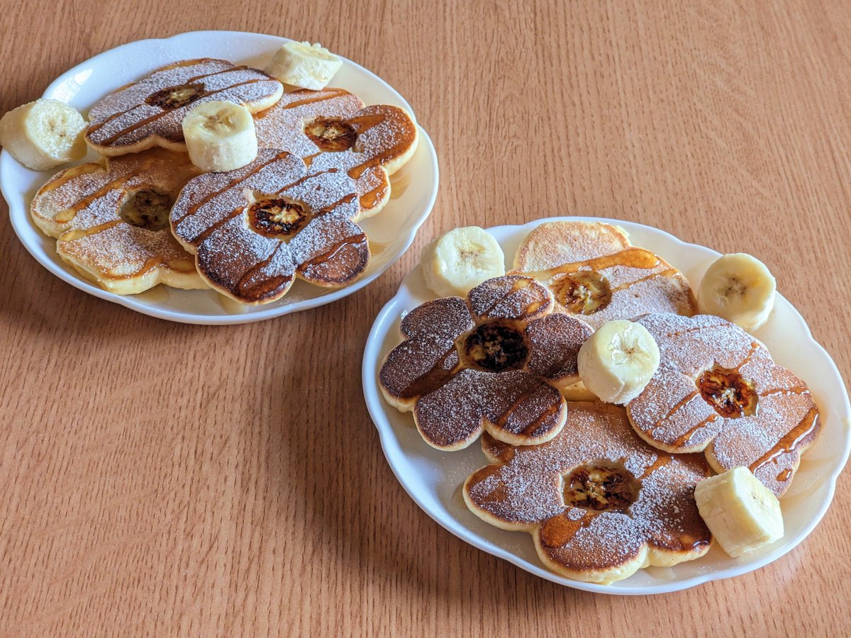 tokidokiamimasu's tweet photo. 4月に一目惚れしたパンケーキ、やっと作れた🥞かわいい🌼 https://t.co/fjZNNJejYT