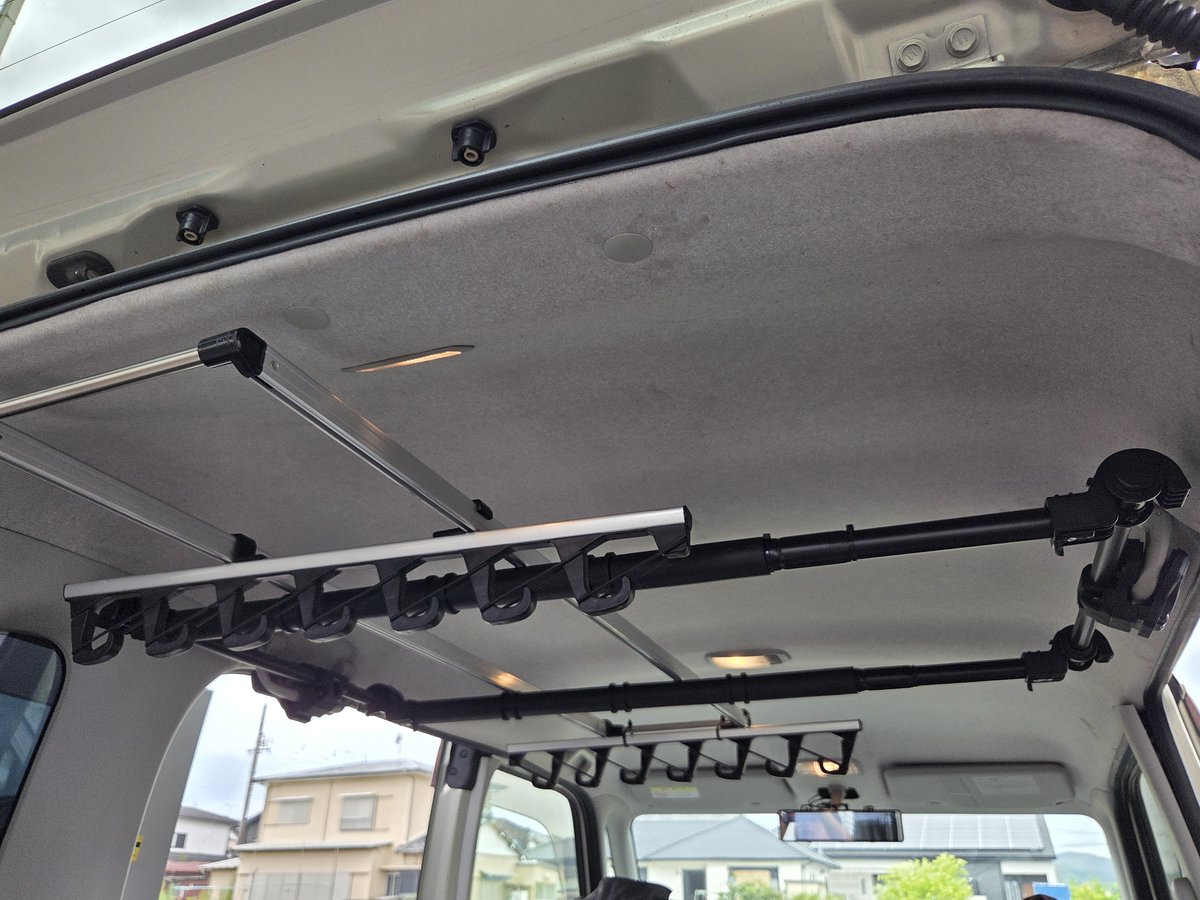 BlitzM35's tweet photo. 暑い中次の車の部品取り付け～
ロッドホルダー切らないとダメね～
明日会社でサンダーで切る✋
そしてタワーバー取り付けました❗
ロアバーもタナベ出てるから着けちゃおうかな～(笑) https://t.co/rEumlNauTM
