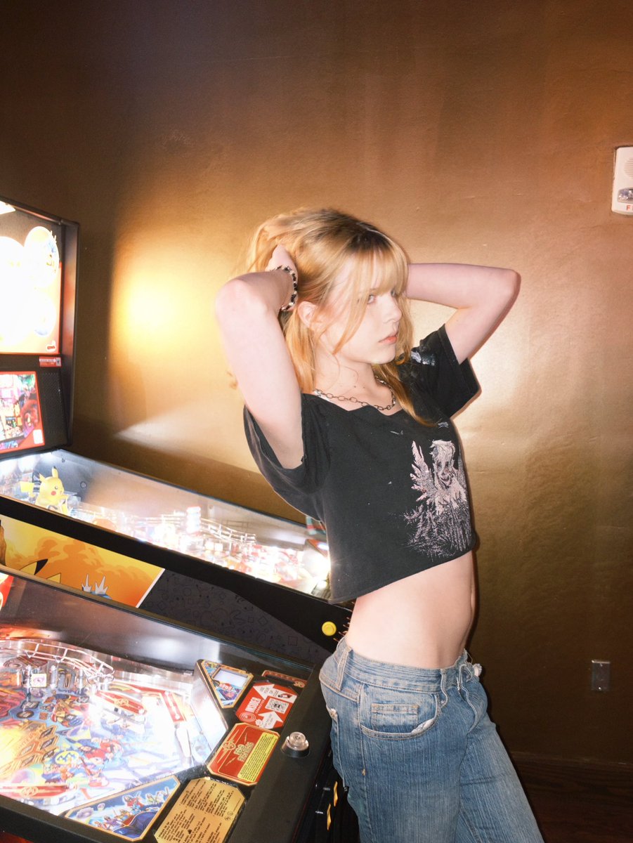 itsbendixbitch's tweet photo. posted these on the gram and got sent two (2) dick pics so like not happy about that but feeling fierce https://t.co/rJ6jcFDq4L