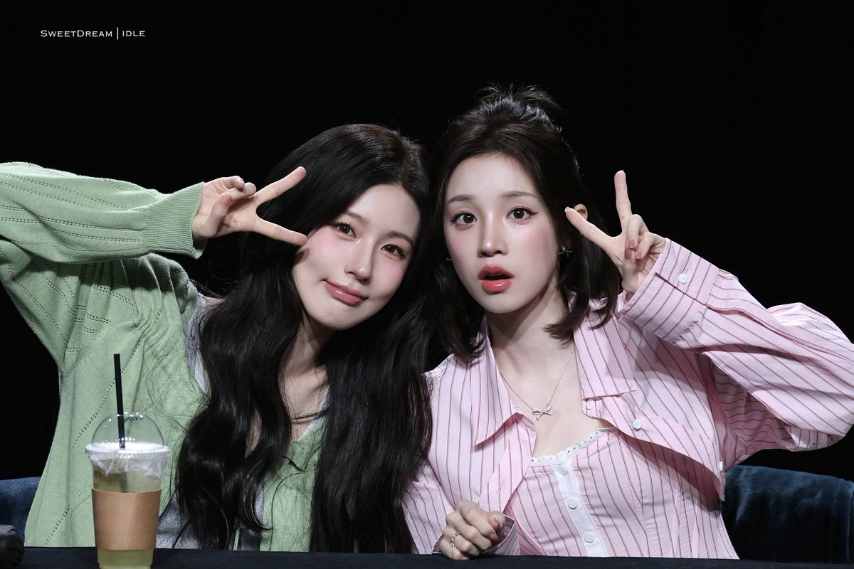 SweetDream_YJ's tweet photo. 260726
송우기 바보💚🩷

#아이들 #idle 
#미연 #MIYEON #우기 #YUQI #宋雨琦 https://t.co/uofQm0mbRx