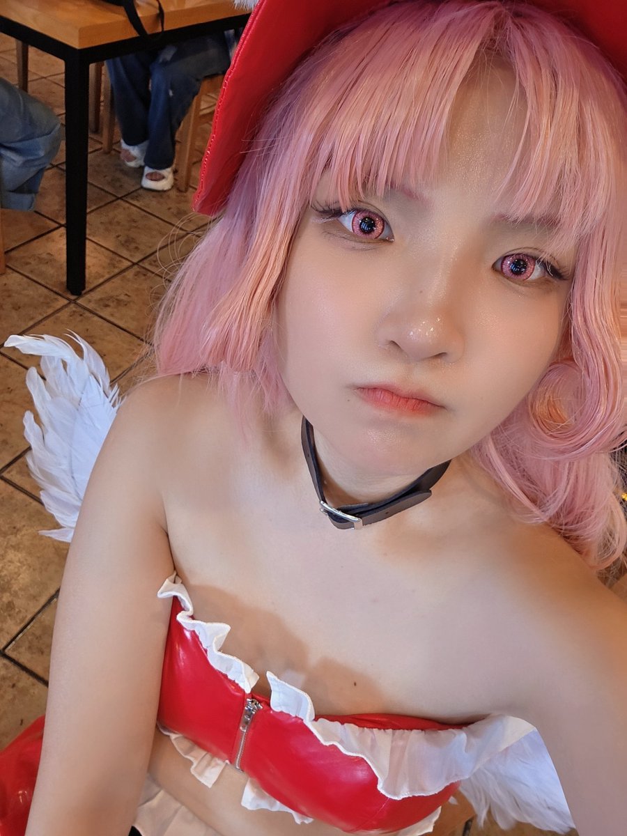 hwan_cos's tweet photo. 카페리앙에 자리 잡았습니다!
이따 무대보러 가요오 https://t.co/dU8Q1OjoPj
