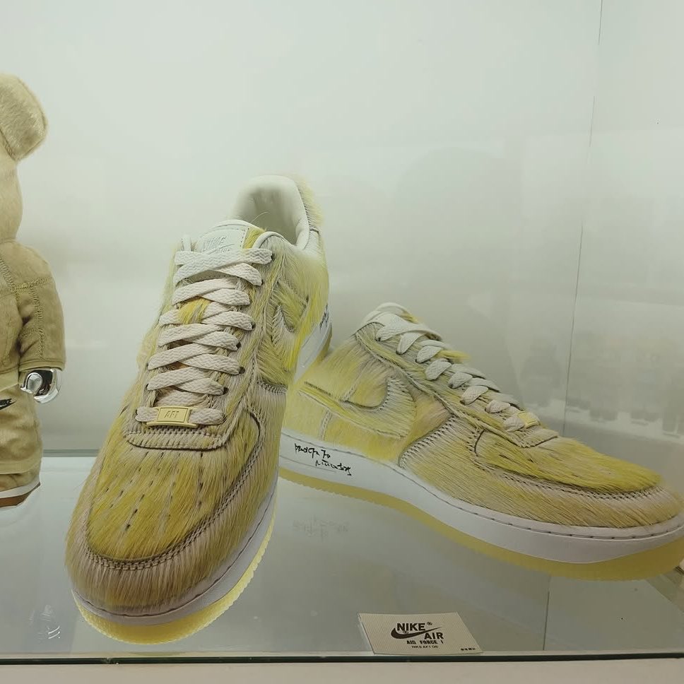 JustFreshKicks tweet media
