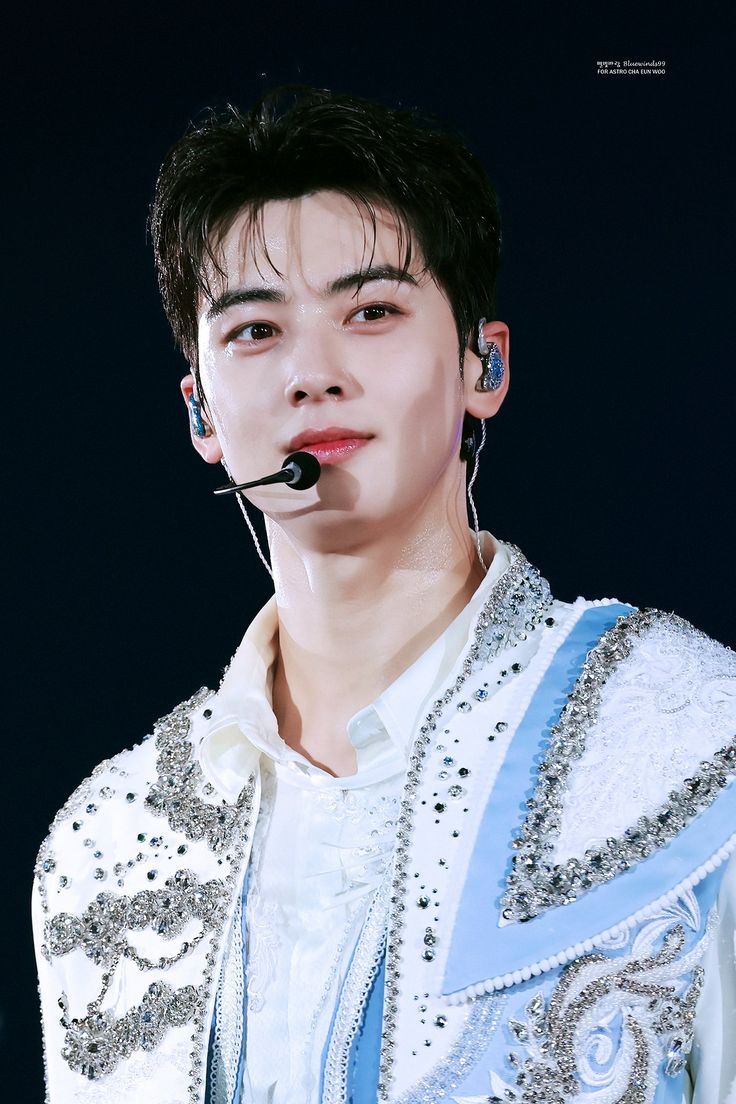NazifaNawa0910's tweet photo. #CHAEUNWOO #차은우

HAIR DOWN                                    HAIR UP https://t.co/96fqLreYvt
