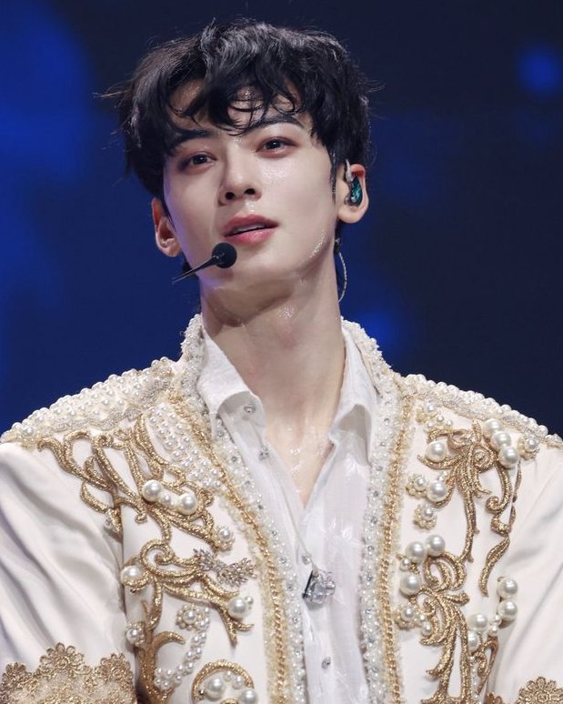 NazifaNawa0910's tweet photo. #CHAEUNWOO #차은우

HAIR DOWN                                    HAIR UP https://t.co/96fqLreYvt