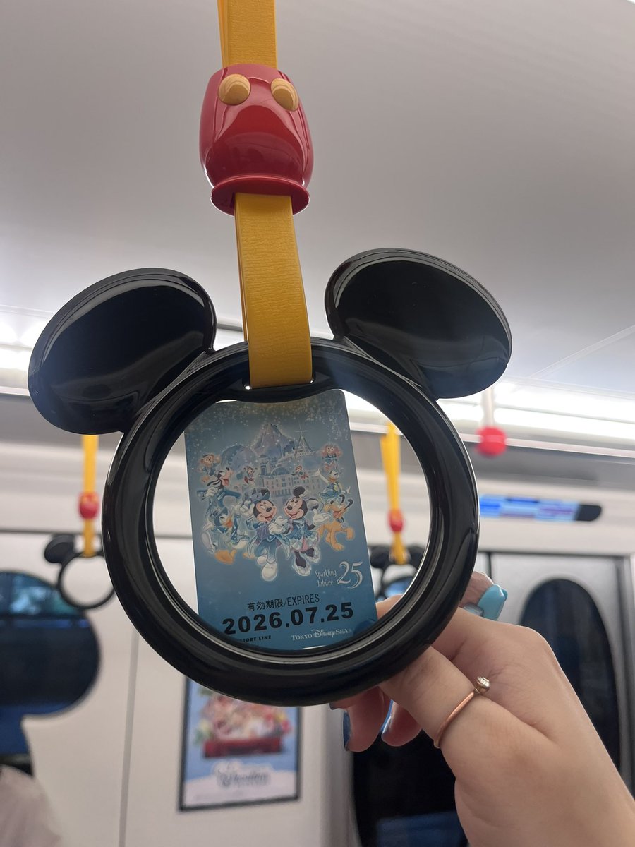 iruka0910's tweet photo. 昨日！今年初ディズニーだった！ジュビリーブルーの25周年🩵🧊🫧🪼 https://t.co/ygCSy2ATEP