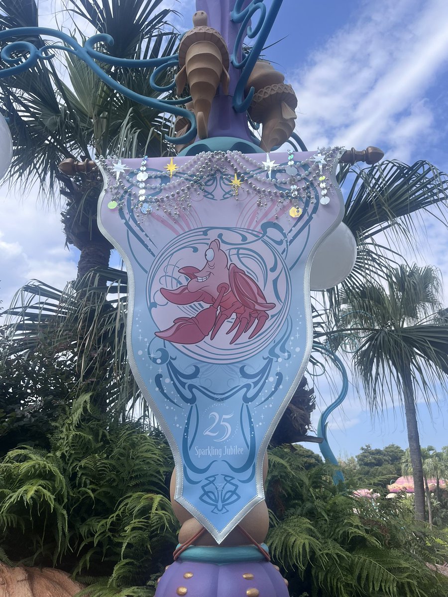 iruka0910's tweet photo. 昨日！今年初ディズニーだった！ジュビリーブルーの25周年🩵🧊🫧🪼 https://t.co/ygCSy2ATEP