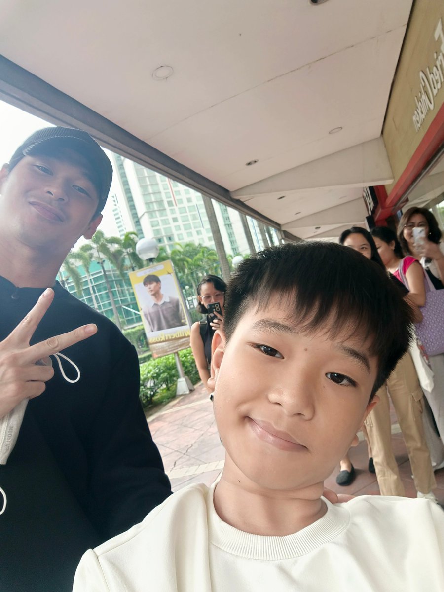 leejavate's tweet photo. @itswilbertross Salamat sa buhay mo @itswilbertross ang saya ng anak ko. (autistic kid) https://t.co/erqUcRXtIY