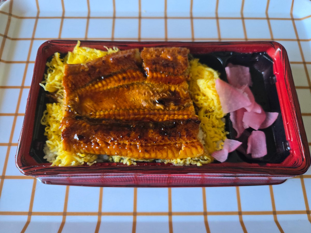 oreimo4's tweet photo. とある試験に合格したので褒美の1000円弁当 https://t.co/F206GOoAtL