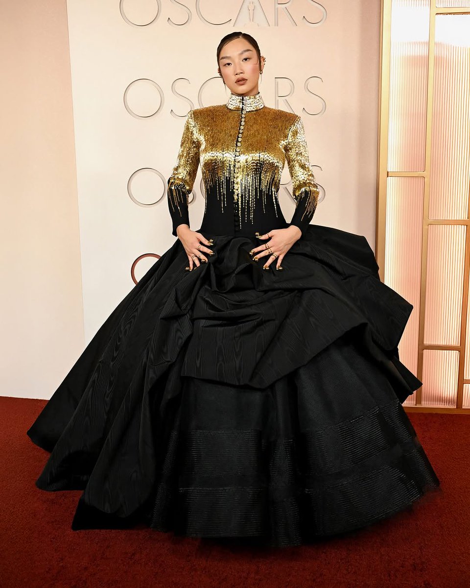 TCastillo67210's tweet photo. … golden …
audrey nuna wears custom thom browne to the 98th annual academy awards in los angeles.

audrey, who performed as the voice of mira in the best original song winner 'golden' from the film 'k-pop demon hunters’ wears a custom gold embroidere... https://t.co/j5Dg8JY11w