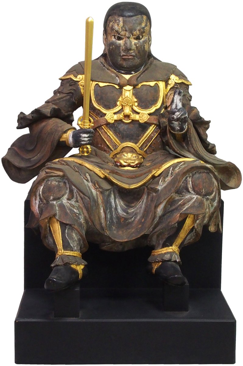 chibashikyodo's tweet photo. 「千葉氏リターンズ」展示資料紹介②
 千葉県多古町「木造伝妙見菩薩倚像（複製）」・福島県いわき市「妙見立像」。千葉氏は、移住した地に守護神「妙見」を祀りました。千葉氏の妙見は、総髪で剣を持ち、鎧を着て玄武に乗る姿を取りますが、資料のように地域により差異もあります。#千葉市立郷土博物 https://t.co/cNl1BgRARR