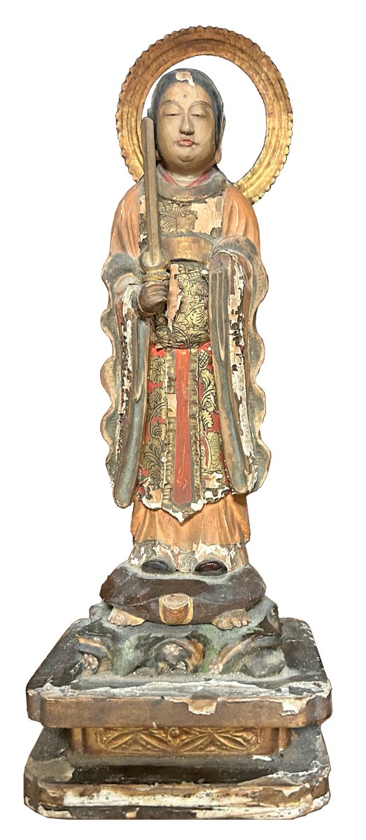 chibashikyodo's tweet photo. 「千葉氏リターンズ」展示資料紹介②
 千葉県多古町「木造伝妙見菩薩倚像（複製）」・福島県いわき市「妙見立像」。千葉氏は、移住した地に守護神「妙見」を祀りました。千葉氏の妙見は、総髪で剣を持ち、鎧を着て玄武に乗る姿を取りますが、資料のように地域により差異もあります。#千葉市立郷土博物 https://t.co/cNl1BgRARR