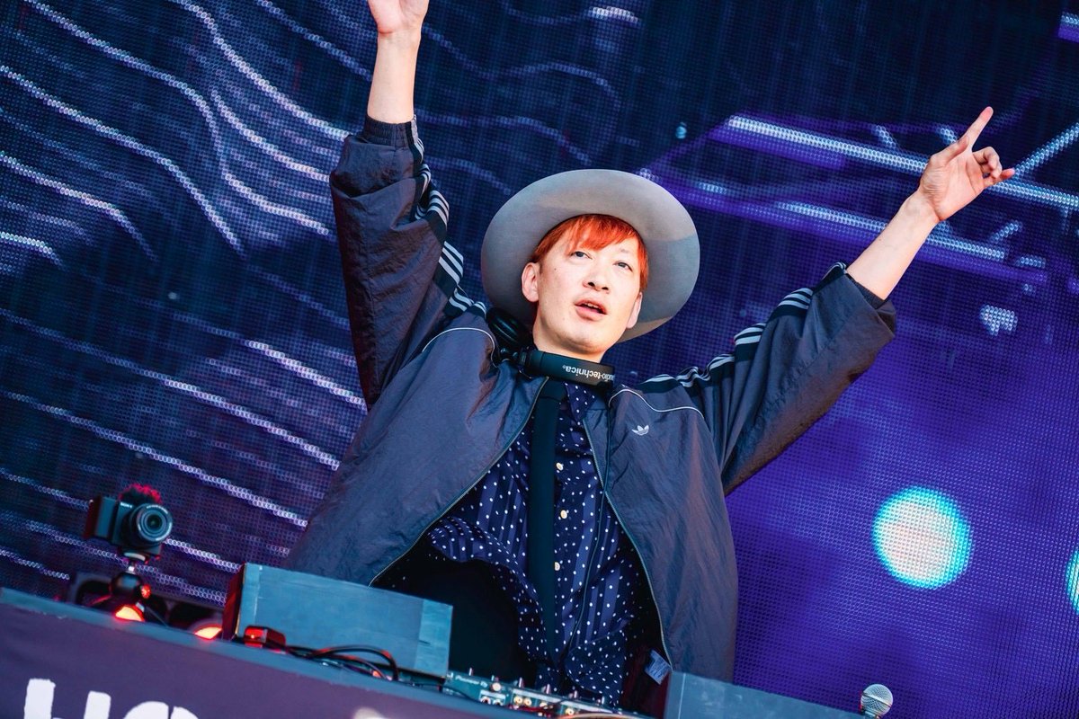 djuichi0223's tweet photo. 猛暑の中、大阪GIGANTIC MUSIC FESTIVALにてライブを観てくれたみなさんありがとうございました♪LAST LIVEからの大阪、昔から沢山キッカケを作ってくれた地でステージ裏でも沢山のスタッフと再会！嬉しい言葉もかけていただき感謝！

再び、「まだやってない場所🏯あるよね？」と…
みんなと一緒に🏯 https://t.co/eKuhlDFmNs