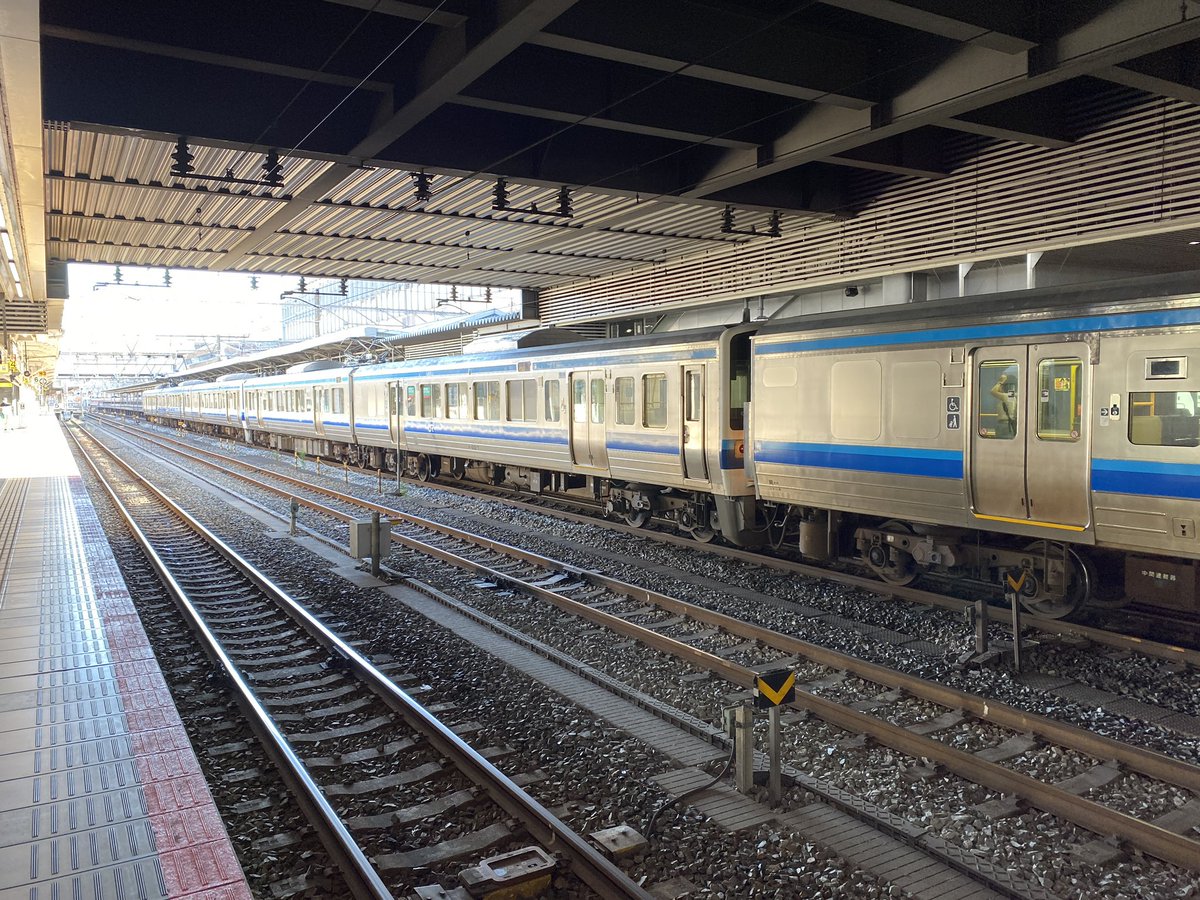 sbncj1's tweet photo. 遠いけど電車でこんな事やってるの西日本だけ？？🤔
気動車ではよく見たりするけど✨

電車で昔からこれも問題なくできるようだね！✨ https://t.co/kkZIAvfH9T