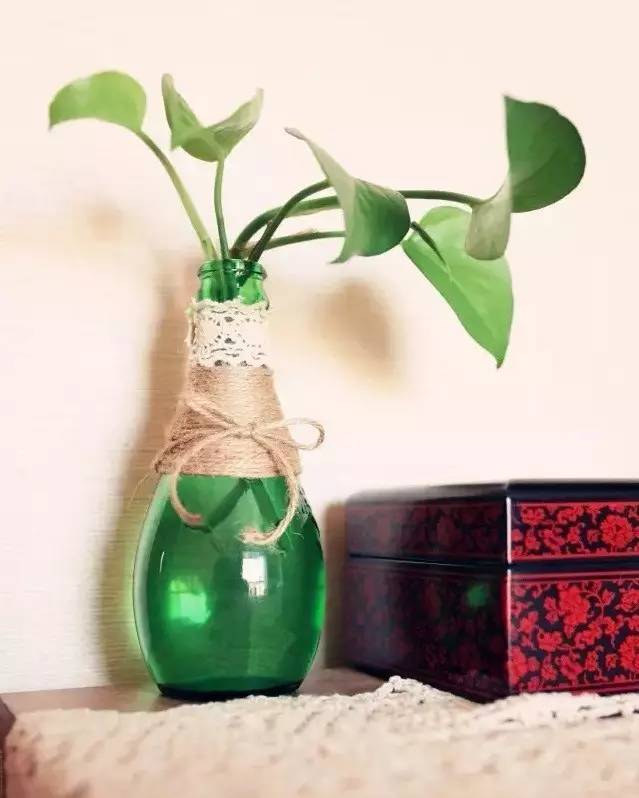 MahimaAnand12's tweet photo. Turn an old glass jar into a cute candle holder with some twine and tea light—zero cost, big charm!， https://t.co/l6krruzBct