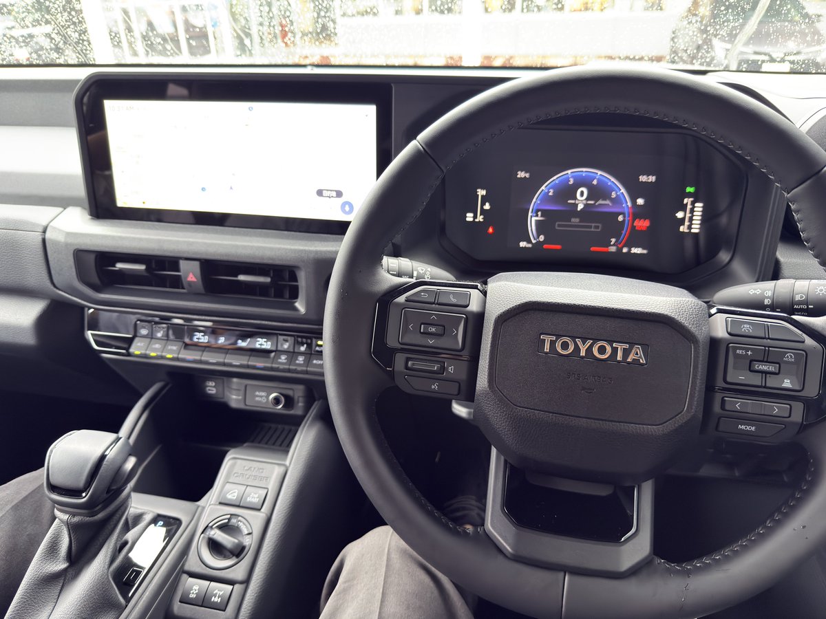 zun_iona's tweet photo. 500万の車のクオリティじゃないでゲスよ〜！！ https://t.co/jSteqFc1Dx