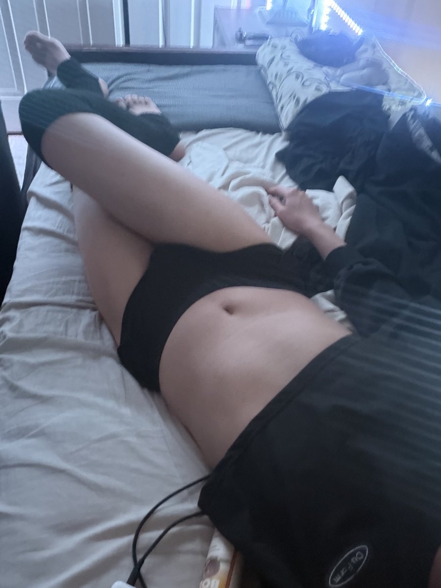 noodlesan_'s tweet photo. Femboy post #femboy #boykisser #stirups #thighhighs #catboy https://t.co/7FVOJezz89