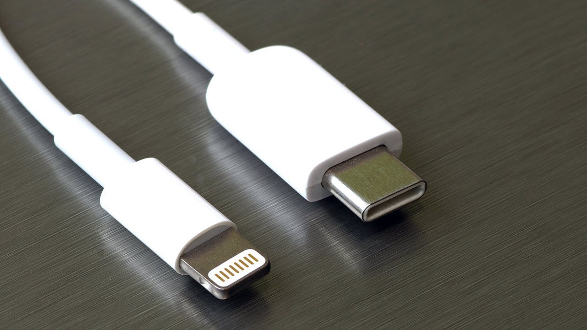 Nishanttt05's tweet photo. Unpopular opinion: The Lightning connector is more beautiful than USB-C. https://t.co/s1f7yyIzvj