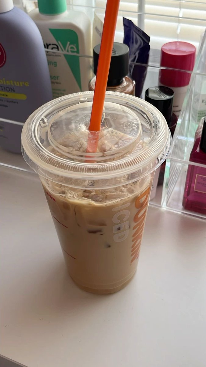 lex_countscals's tweet photo. Low cal Dunkin iced coffee! Md iced coffee with 1 pump caramel swirl and 2 shots of unsweetened vanilla and skim milk. Tastes amazing and only 61 calories! https://t.co/tKW8W4yRmQ