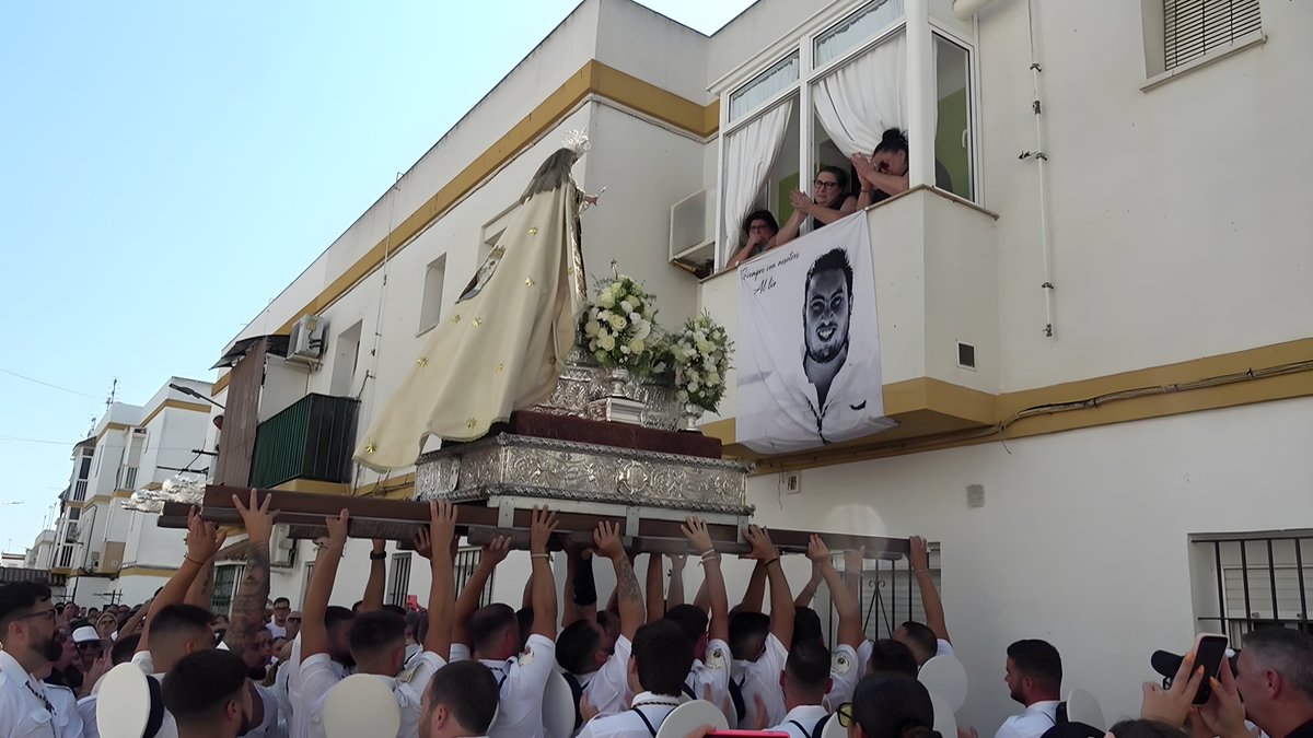 jbenitezrobles's tweet photo. Salida procesional de la Virgen del Carmen de la Barriada Virgen del Mar ( conocida popularmente como de los Marineros ), en su traslado hasta la Capilla de la Virgen del Carmen de Bajo de Guia
Canal de YouTube JBENITEZ61
https://t.co/38NRB2U70v https://t.co/dpV9PelKed