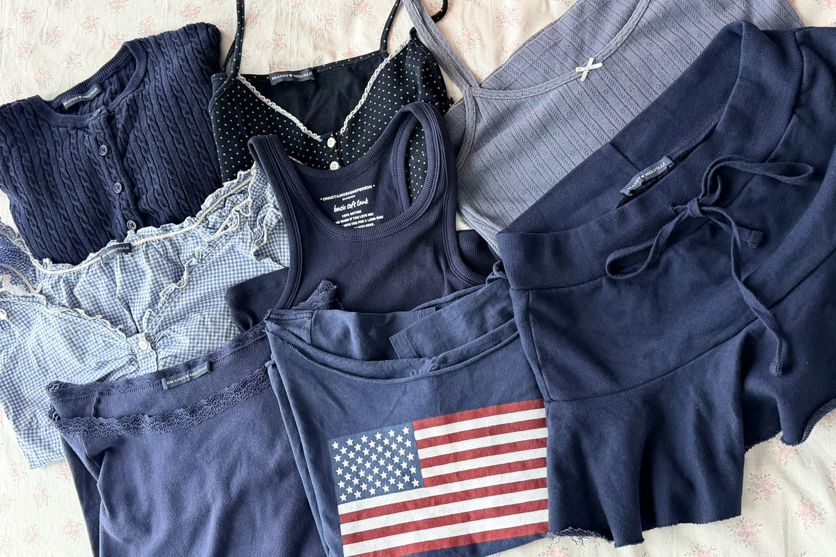 chaaaaayaaaaa's tweet photo. โล๊ะเสื้อผ้าค่าา 📍ปัก+รีเลยค่า
: Brandy Melville, etc..
ส่งเหมา40฿ พท.ห่างไกลและผ้าหนักคิดตามจริง
ig : itsbonnie.e

#เสื้อผ้ามือสองสภาพดี #cintageshopส่งต่อ #ส่งต่อbrandymelville #brandymelvillethailand #brandymelville #ตลาดนัดสกุชชี่ #ส่งต่อbrandy https://t.co/qLnVQ5UVRu