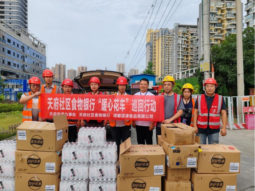 VMacadam51891's tweet photo. Just finished 3 days of volunteer work at the city's food bank, packing 200+ meal boxes for elderly low-income residents. Warm smiles from the recipients made every tiring minute worth it. So grateful to contribute to my community!， https://t.co/7guqXQwtrW