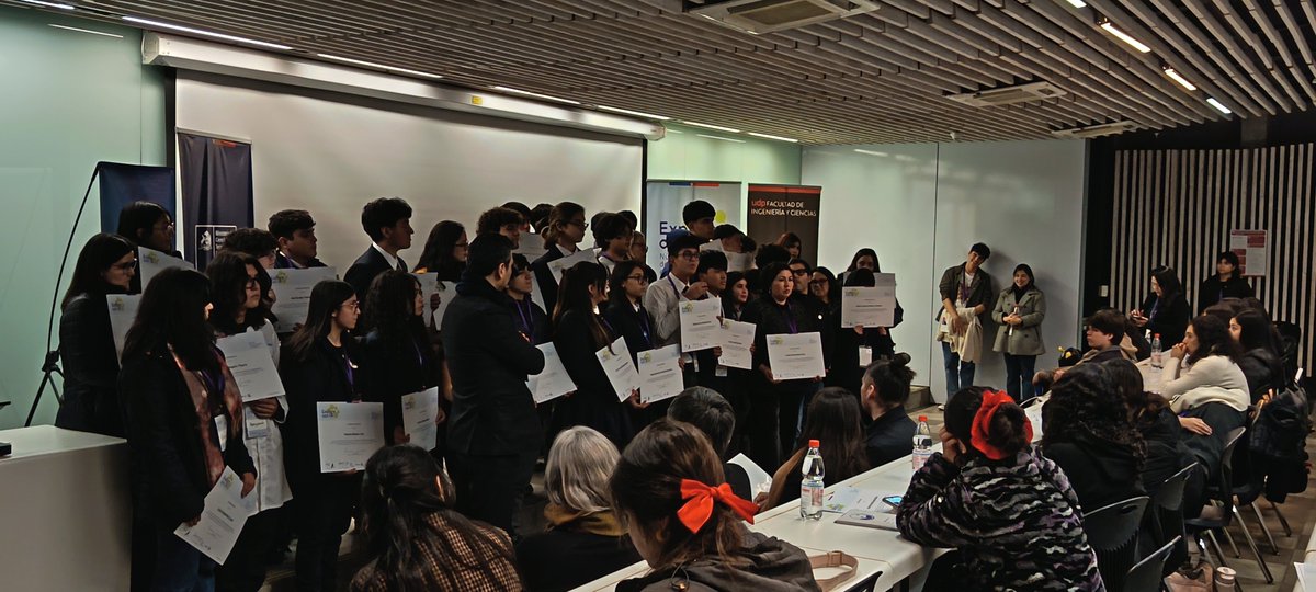 Educasandra's tweet photo. Maravillosa jornada de Bootcamp "Explora con IA" https://t.co/a1ZCS5ReXi