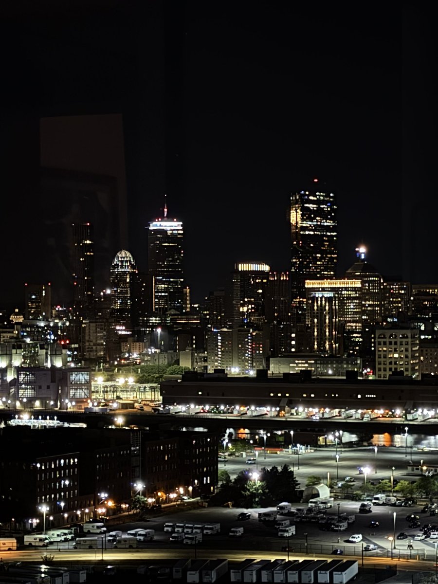 Sarahhhox33's tweet photo. Concrete constellations 🌃 https://t.co/REX0PFjXxH