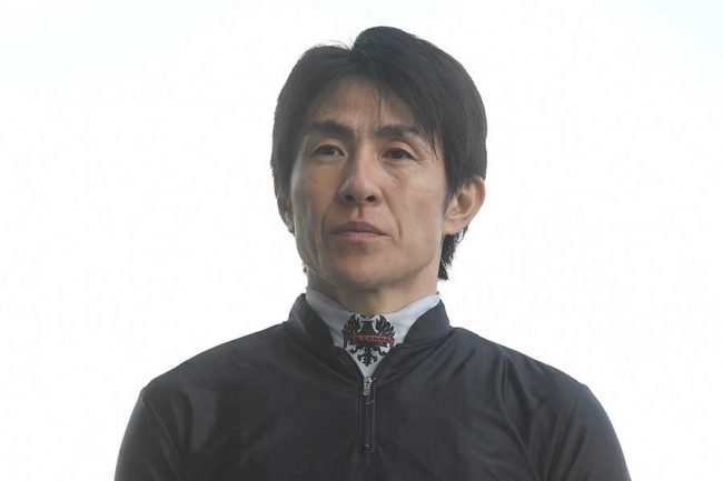 livedoornews's tweet photo. 【競馬】直線斜行で2頭被害…1着ミッキーテネシー騎乗の丹内祐次騎手、騎乗停止に
https://t.co/w3M7kARtfH

札幌6R・3歳未勝利では最後の直線コースで斜行があり、3着ヘイジュード、5着サトノリアファルの進路が狭くなった。そのためレースを制した丹内騎手が8月8～16日まで9日間の騎乗停止となった。 https://t.co/nwOLPFAex0