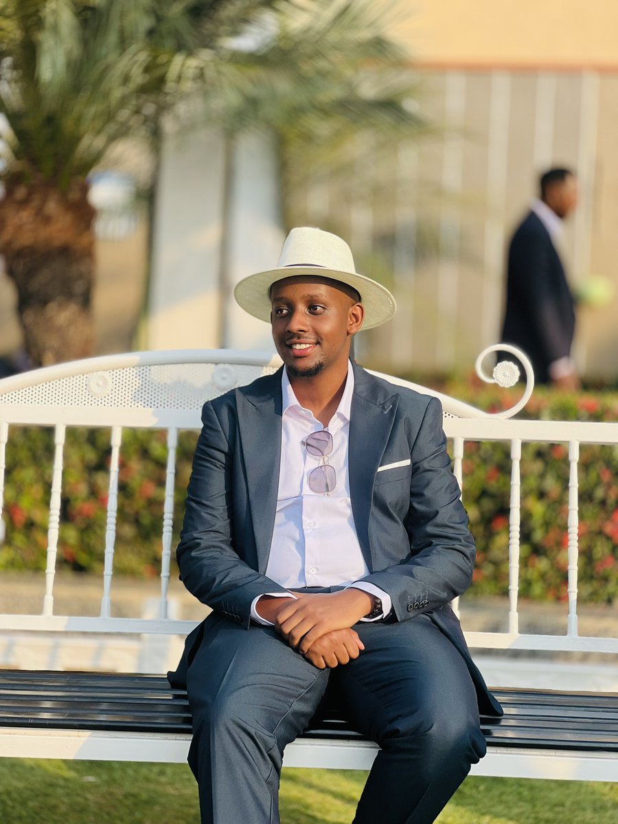 ngomijanaaa's tweet photo. Ujye Ukunda abantu kurusha ibintu.

#Happysunday https://t.co/q8qytreSxa