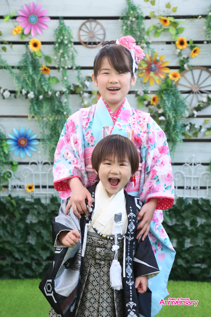 AnniversaryPhot's tweet photo. 本日のとびきり可愛いショット！今日も素敵な笑顔に会えました。

#七五三
#七五三撮影
#七五三着物
#七五三スーツ
#七五三ドレス　
#家族写真
#きょうだい撮影
#anniversary
#松山市写真館
#松山市フォトスタジオ
#フォトスタジオアニバーサリー
https://t.co/sOfMyaOgCJ https://t.co/pRCbVcNenx