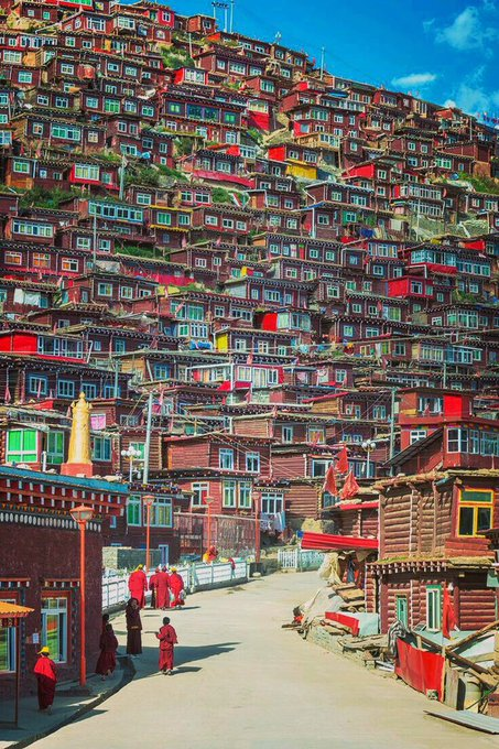 wangleehom03's tweet photo. Rights advocates say monks and nuns at Larung Gar continue facing displacement, surveillance, and political education under expanding government oversight.
#SaveLarungGar #LarungGar #ChinaDemolitionDrive https://t.co/djMm9IPSNs