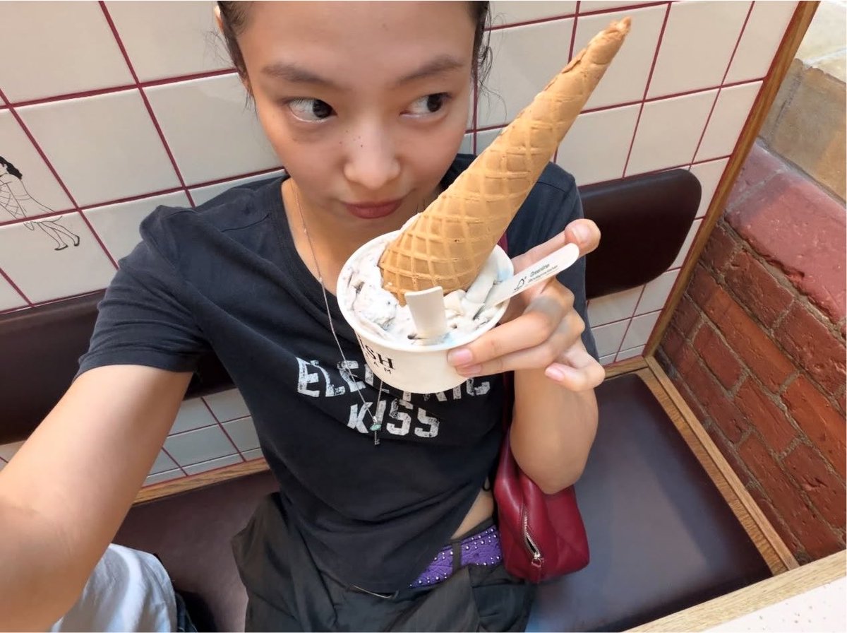 jnkstyle's tweet photo. JUST JENNIE ENJOYING HER DAY OFF https://t.co/K4nh48p143