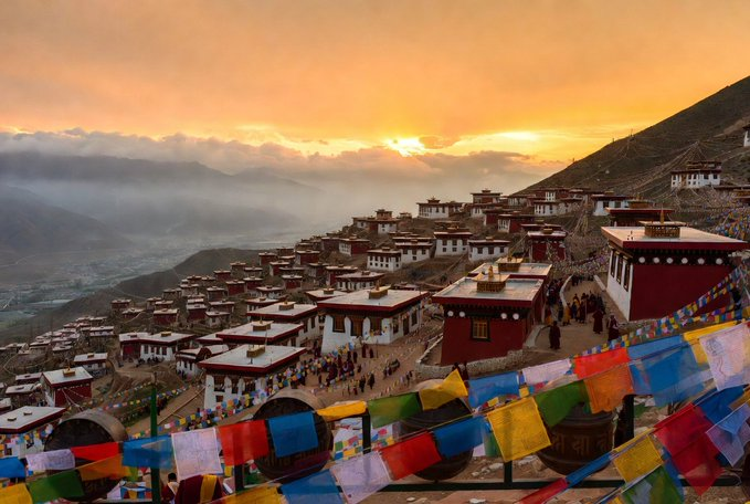 wangleehom03's tweet photo. Religious heritage deserves protection. Reports from Larung Gar continue highlighting concerns over demolished residences, expulsions, and limits on spiritual education.
#SaveLarungGar #LarungGar #ChinaDemolitionDrive https://t.co/ONNagUuRXT