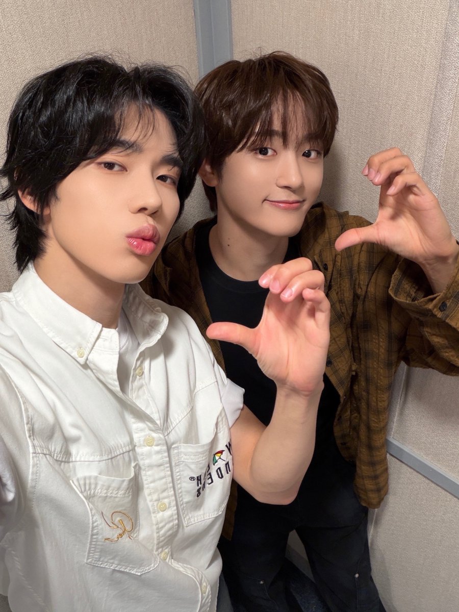 LUN8_official's tweet photo. [📸] SBS 파워FM #박소현의러브게임

#루네이트 #LUN8 
#카엘 #Chael #진수 #JinSu
#SNEAKERS  #Off_the_Grid #LUN8_OfftheGrid https://t.co/JTlRoifS5S