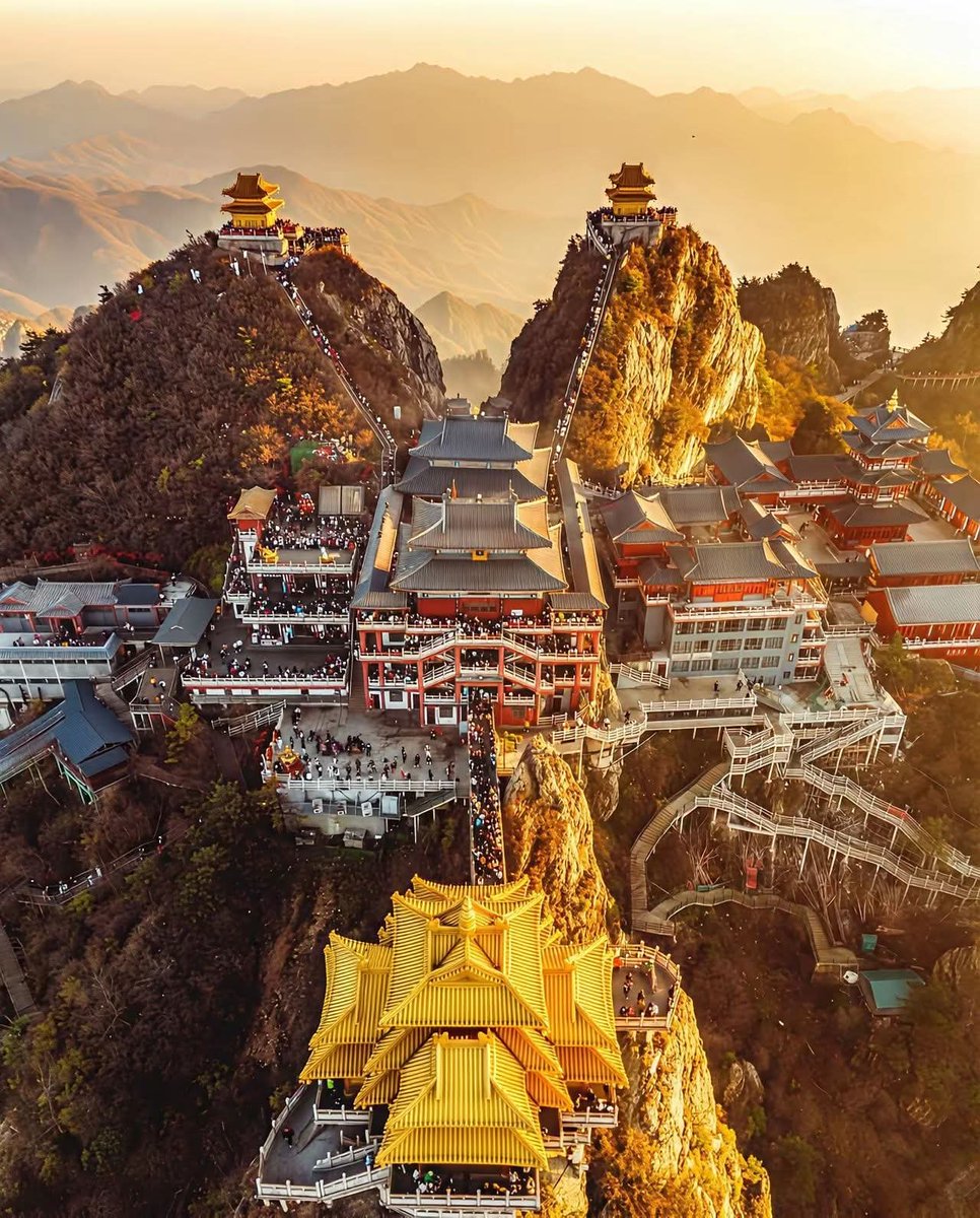 storyzhongguo's tweet photo. 来到洛阳老君山🏯才发现琼楼玉宇不是传说‼️ #大美中国 https://t.co/NqKY2AdU6h