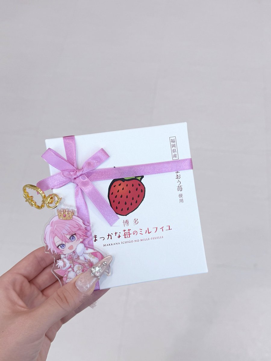 3103lover's tweet photo. 福岡空港でこんなのあったから買った😻✨販売員のお姉さんが『ライブ帰りですか？』って聞いてくれてさとみくんの惚気話たくさん聞いてくれて優しかった( ; ; )ついでにさとみくんのオールバックの写真みせて『こんなにもイケメンなのでぜひインスタ見てください！』って布教してきた💕福岡あったけえ https://t.co/2HXozpEZwn