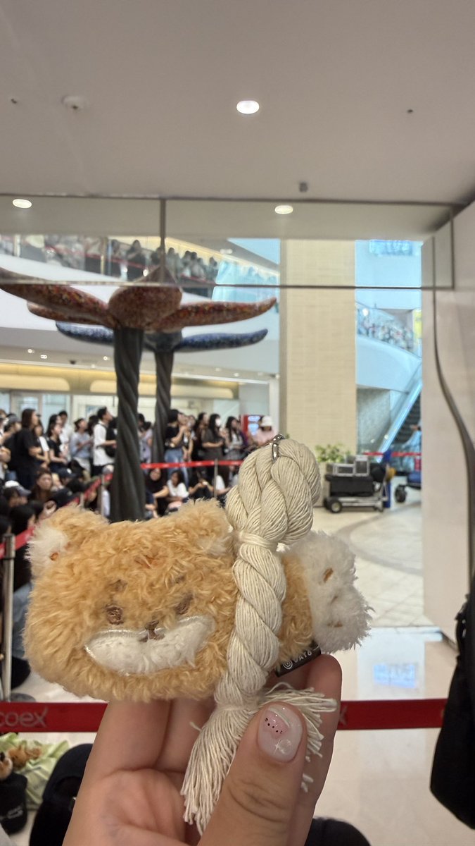 from__sunshine's tweet photo. #영케이
성수놓치고 뚝섬놓치고 코엑스 대기중^^.. https://t.co/3R2PDqxDOV