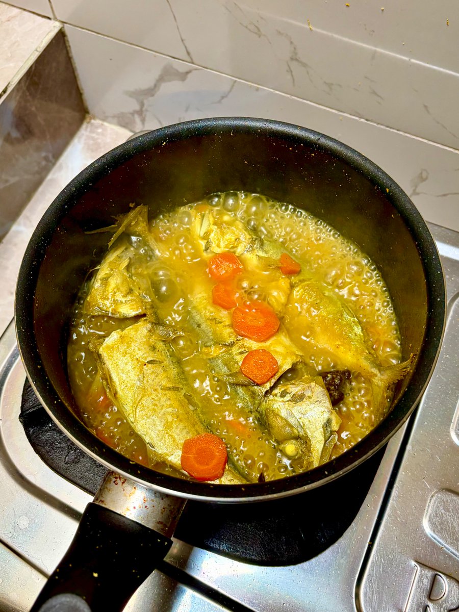 piteeto's tweet photo. happy sundayy! masak ikan kuah kuning duluu 👩‍🍳🐟 https://t.co/yaKpO1QvnH