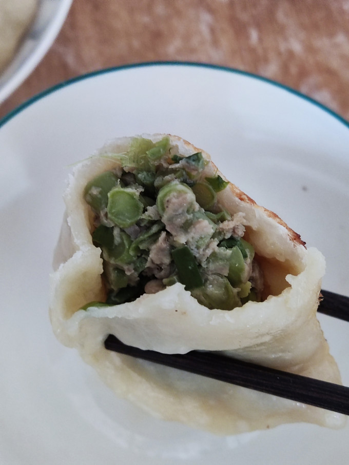 GraceZink2's tweet photo. [Late night craving This steamy pork gyoza and warm miso soup at our tiny street stall hit different—only open til 1AM, come sneak a bite. ]， https://t.co/Rs6PtFQGew