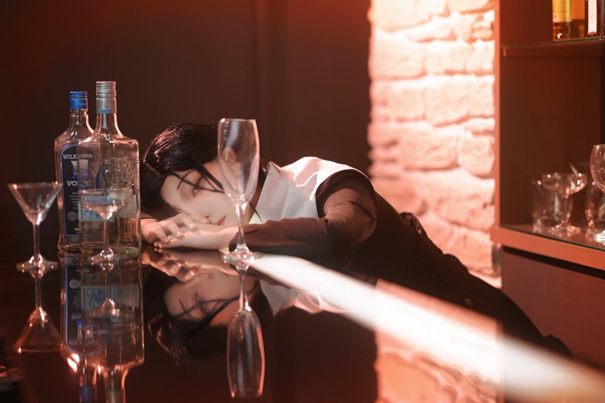 val1078_cos's tweet photo. 🌈🕒Cosplay｜👠⛓

✦・┈┈┈┈┈┈┈┈┈┈┈┈┈┈・✦

        そこの貴方  

                私と1杯飲まない ？

✦・┈┈┈┈┈┈┈┈┈┈┈┈┈┈・✦

📸@o_sakakanko 

 #あるコス
 #あるポス https://t.co/mnNfVYdUEO